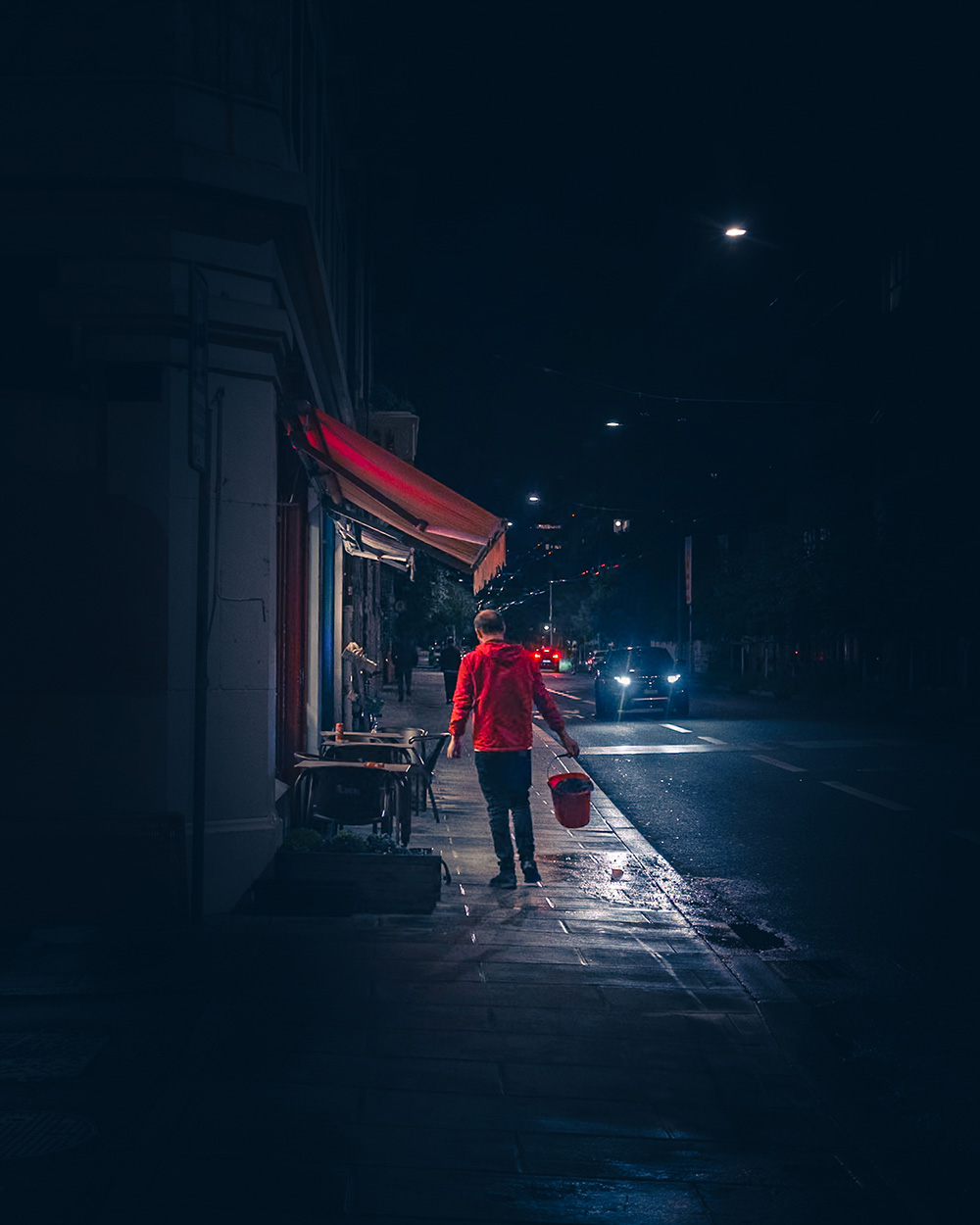 mann in rot